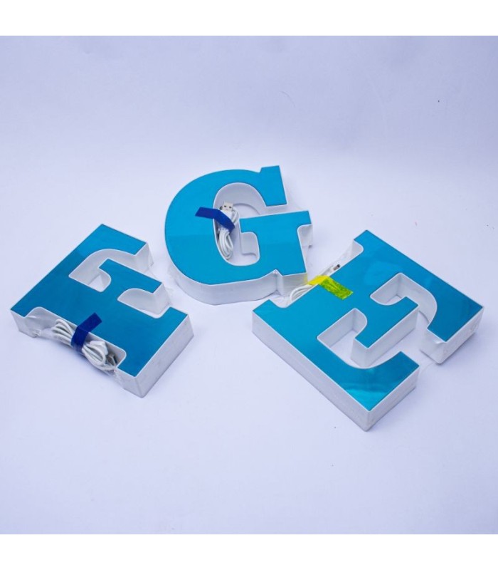 Letra decorativa con LED