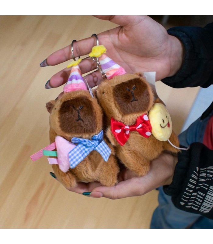 Llavero capibara con bonete 15cm