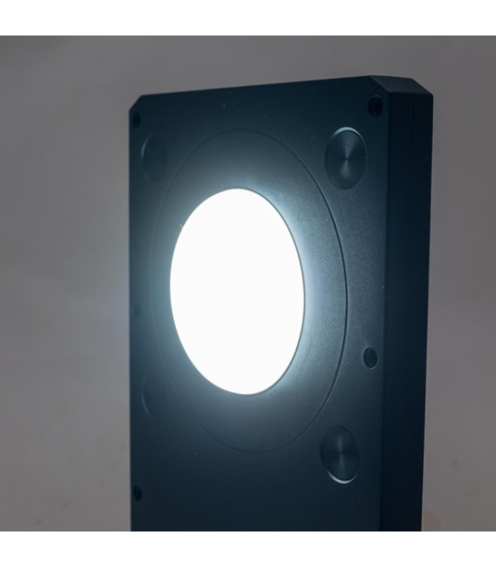 Reflector con panel solar