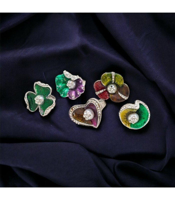 Anillo de metal con formas