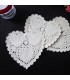 blonda de papel en forma de corazon